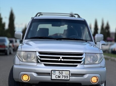 Mitsubishi Pajero io 2000