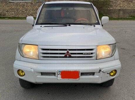 Mitsubishi Pajero io 1999