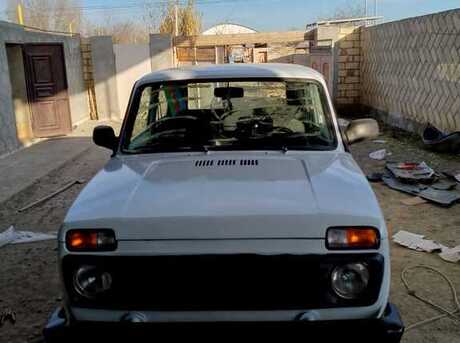 LADA (VAZ) Niva 2000