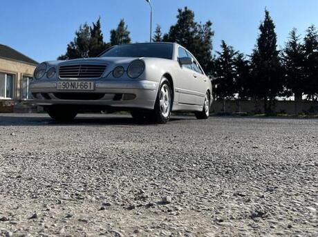 Mercedes E 240 2001