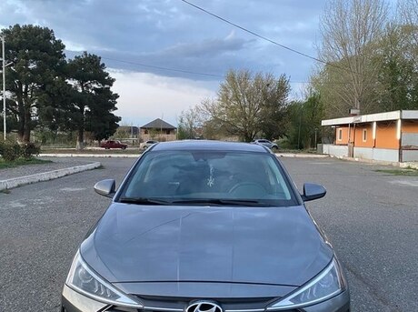 Hyundai Elantra 2019