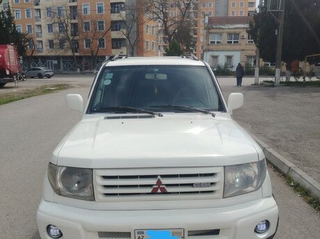 Mitsubishi Pajero io 1999