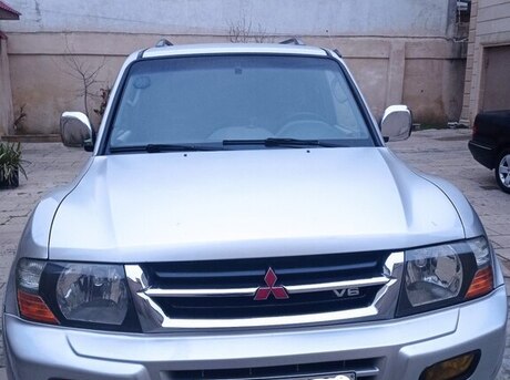 Mitsubishi Pajero 2001