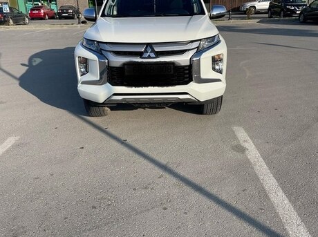 Mitsubishi L200 2023