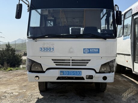 Isuzu NP 37 2010