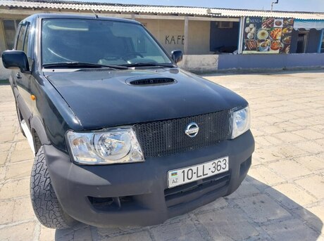 Nissan  2003