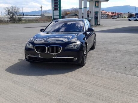 BMW 750 2009