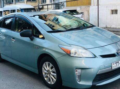 Toyota Prius PHV 2012