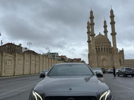 Mercedes E 300 4MATIC 2018