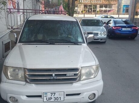 Mitsubishi Pajero io 2001