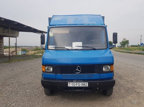 Mercedes 609 D 1987