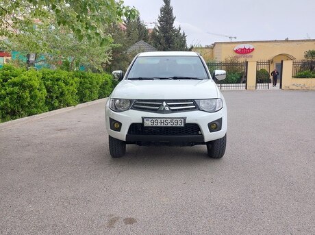 Mitsubishi L200 2012