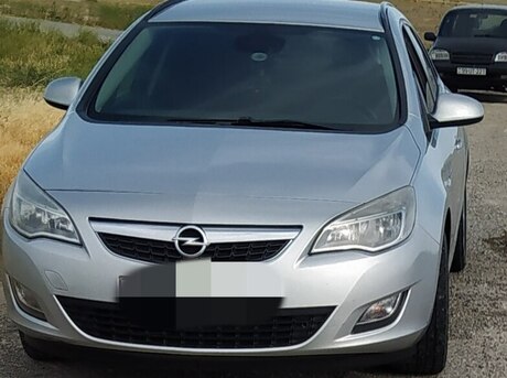 Opel Astra 2011
