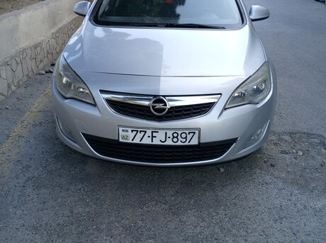 Opel Astra 2012