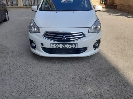 Mitsubishi Attrage 2015