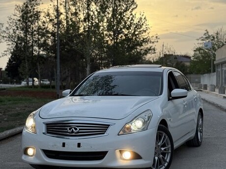 Infiniti  2011