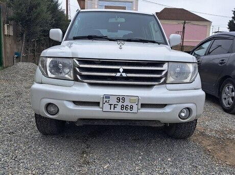 Mitsubishi Pajero io 2004