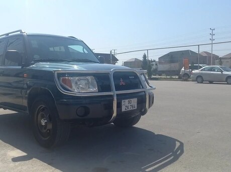 Mitsubishi  2001