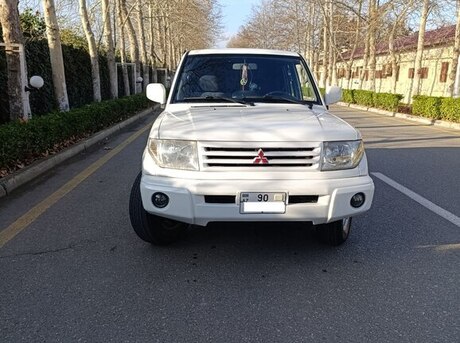Mitsubishi Pajero io 2000