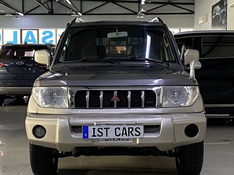 Mitsubishi Pajero io 1999