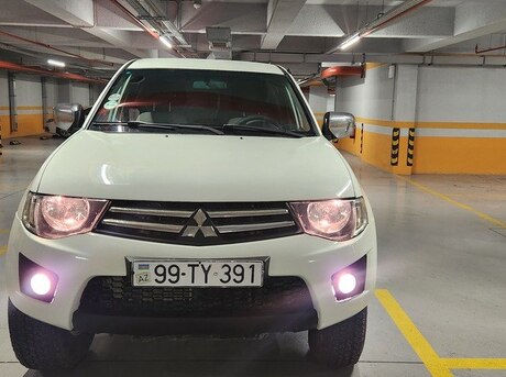 Mitsubishi L200 2015