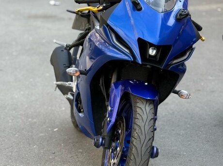Yamaha R15 V4