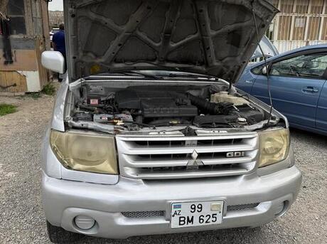 Mitsubishi Pajero io 2001