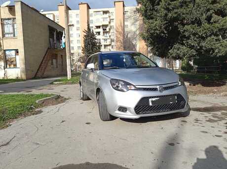 MG 3 2011