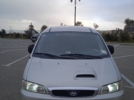 Hyundai H-1 2004