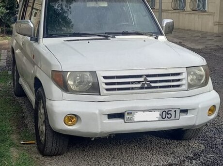 Mitsubishi Pajero io 1999