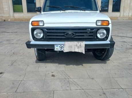 LADA (VAZ) Niva 2004