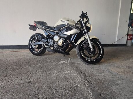 Yamaha XJ6
