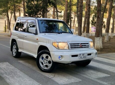 Mitsubishi Pajero io 2000