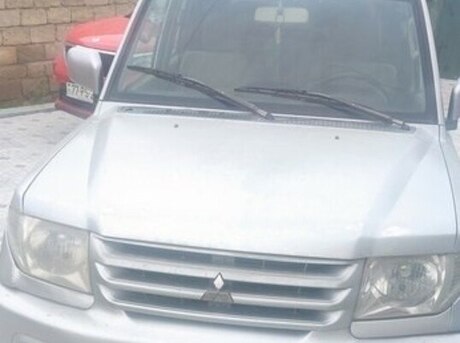 Mitsubishi Pajero io 2003