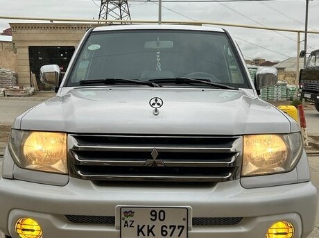 Mitsubishi Pajero io 2001