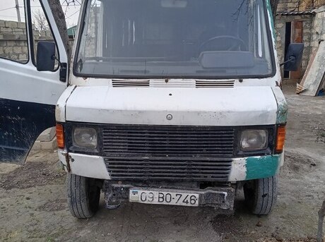 Mercedes 208 D 1989