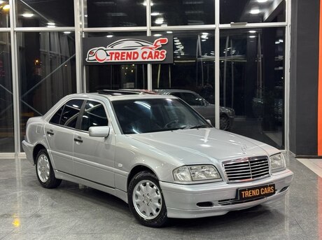 Mercedes C 200