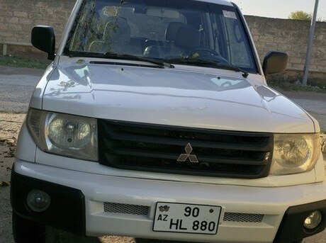 Mitsubishi Pajero io 1999