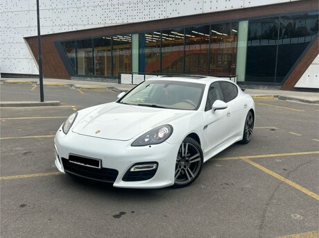 Porsche Panamera GTS 2012