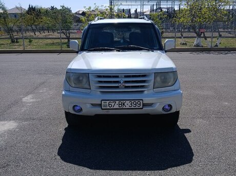 Mitsubishi Pajero io 2000