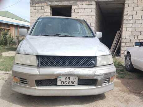 Mitsubishi Chariot 2002