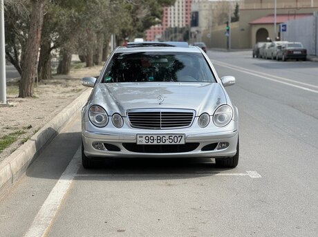 Mercedes E 240 2003