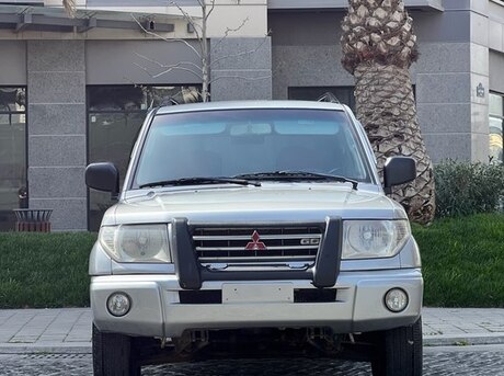 Mitsubishi Pajero io 1999