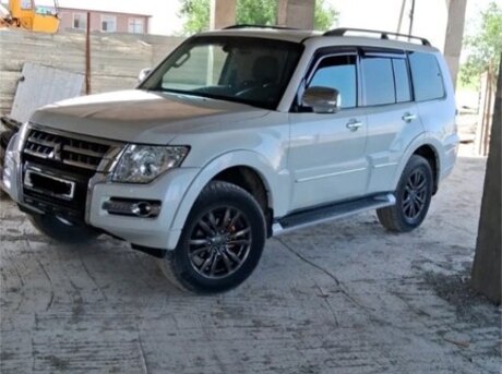 Mitsubishi Pajero 2015