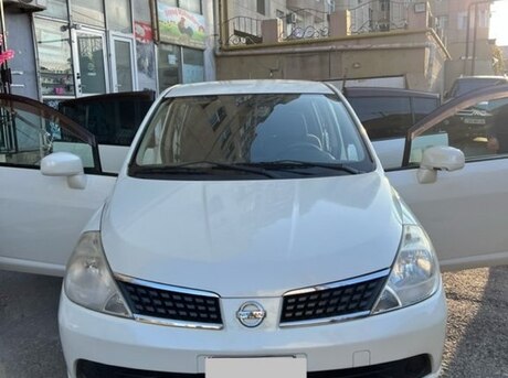 Nissan Tiida 2005