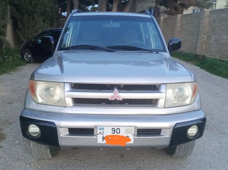 Mitsubishi Pajero io 2001