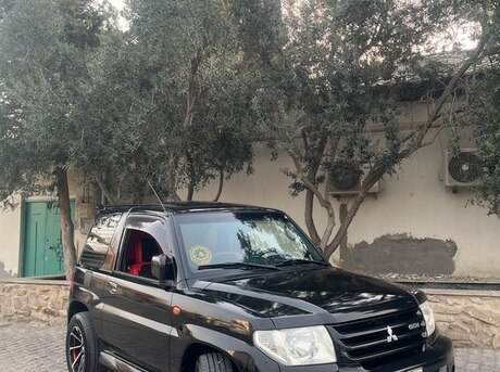Mitsubishi Pajero io 2000