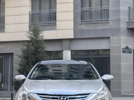 Hyundai Sonata 2010