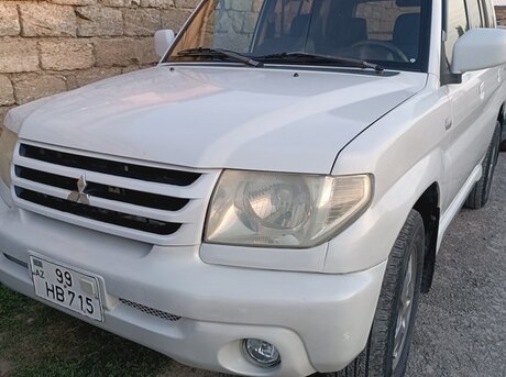 Mitsubishi Pajero io 2003