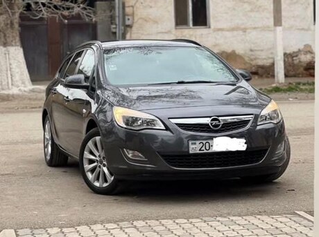 Opel Astra 2012